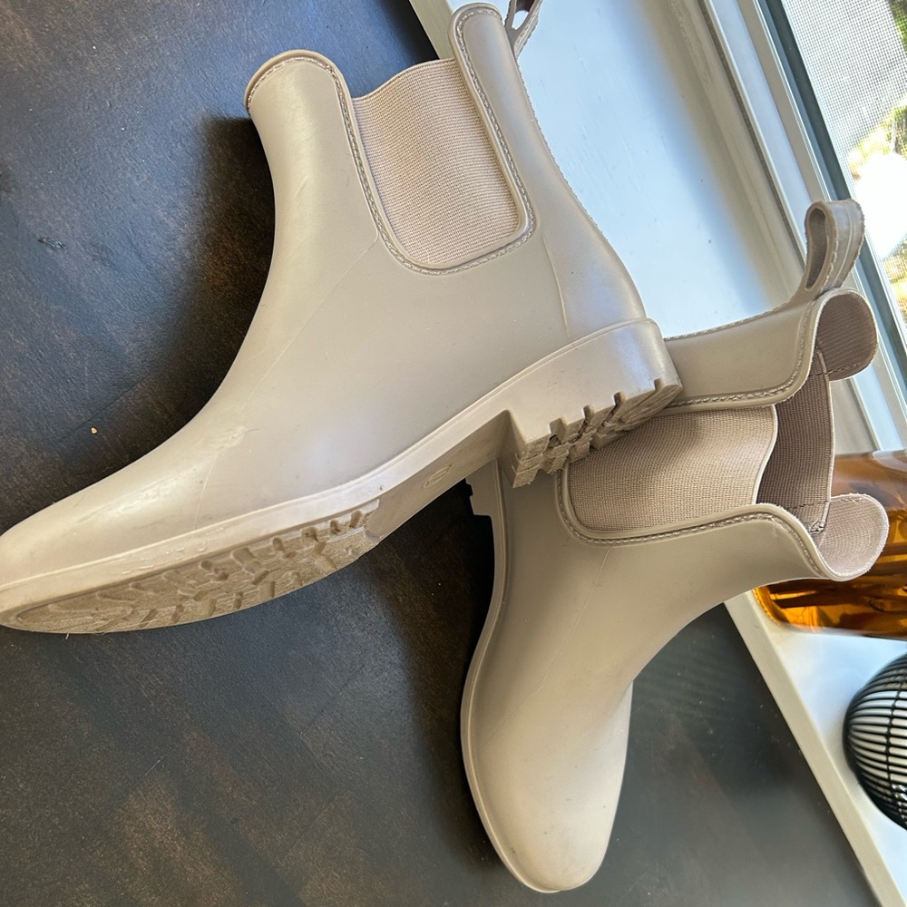 Lady / girl size 7  Beige Rubber Rain proof Chelsea Boots